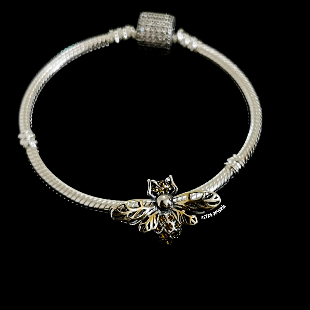 Charm abeja